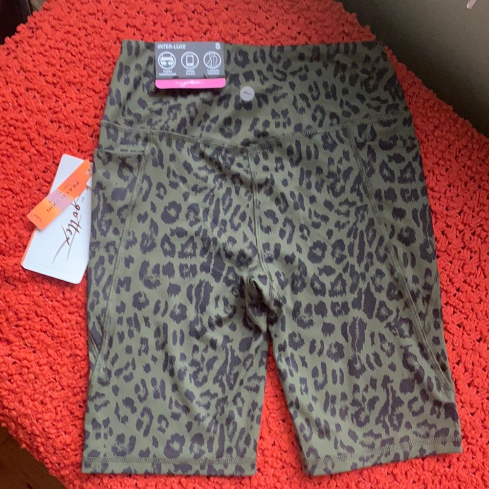 NWT- X by GOTTEX active women’s shorts size small
